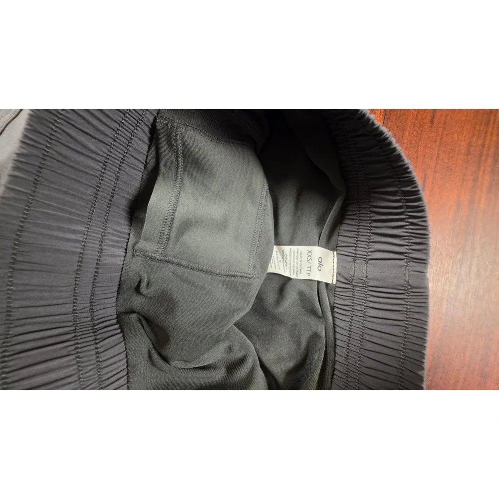 Alo Yoga Ivy Leauge Dolphin Shorts Cactus Activewear Gym Gorpcore Atheleisure